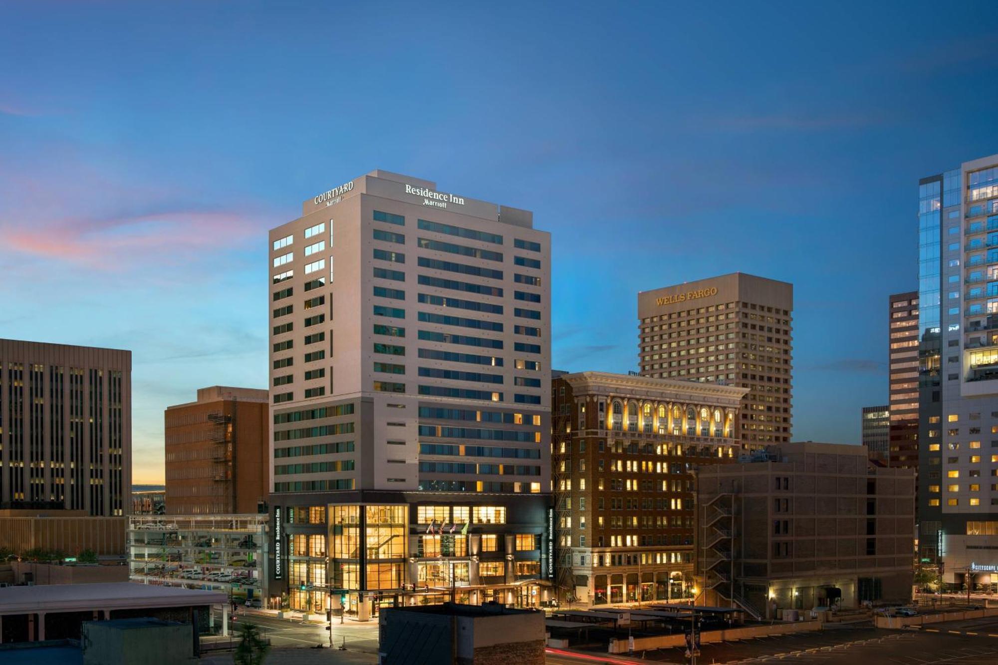 Courtyard By Marriott Phoenix Downtown Bagian luar foto