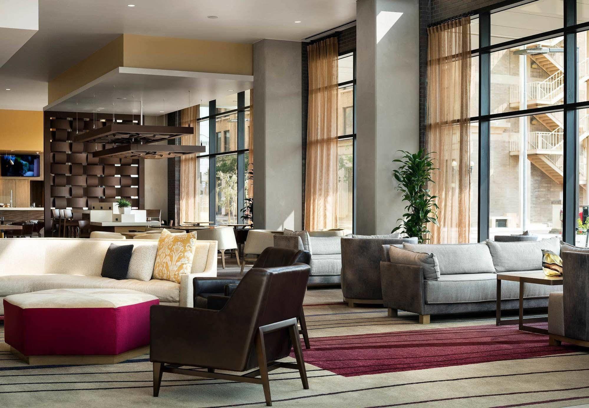 Courtyard By Marriott Phoenix Downtown Bagian luar foto