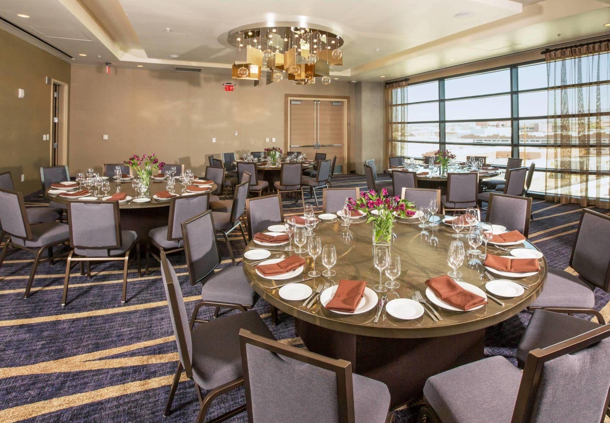 Courtyard By Marriott Phoenix Downtown Bagian luar foto